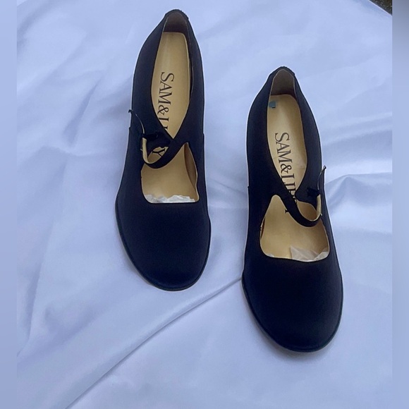 Sam & Libby Black Pumps - Picture 2 of 7